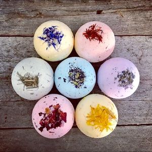 Hi! I’m MariJo and I own BubbleCakes Boutique!